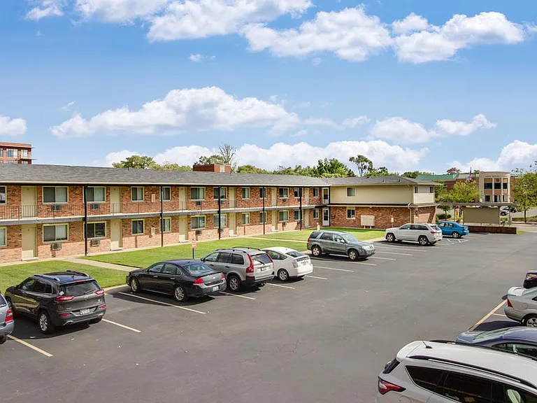 Avenue Eleven Apartments — Photo 40