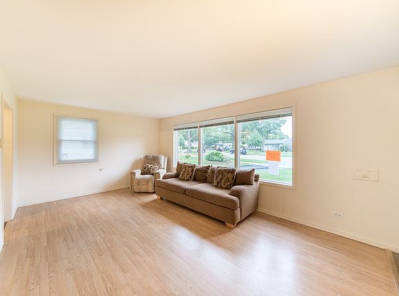 3rd image of 903 E Villa Dr