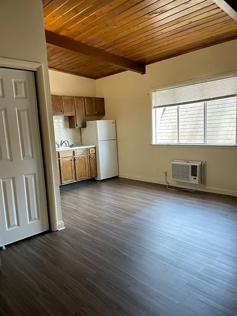 400 S Ashland Ave — Photo 4