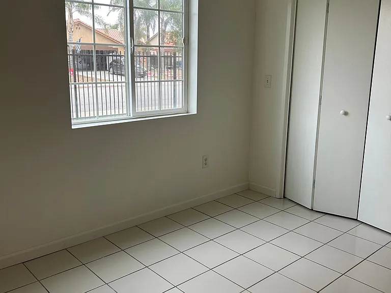 601 E Hosking Ave #2B — Photo 19
