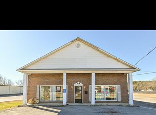 1102 Mineral Wells Ave, Paris, TN 38242