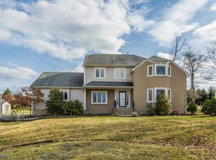20 Alexandria Dr, Succasunna, NJ 07876