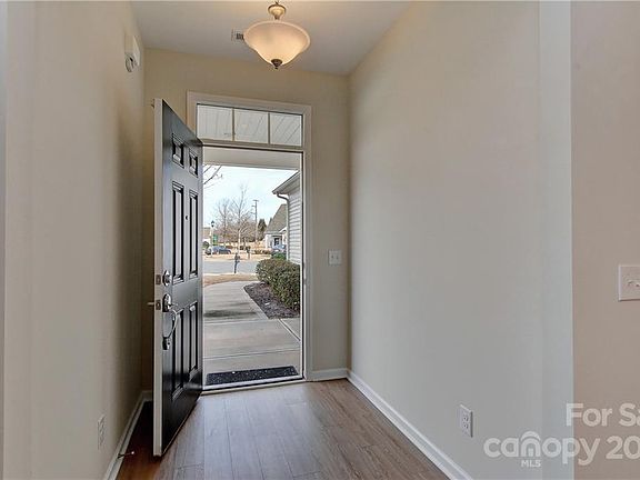 2nd image of 3008 Autumn Hill Ln