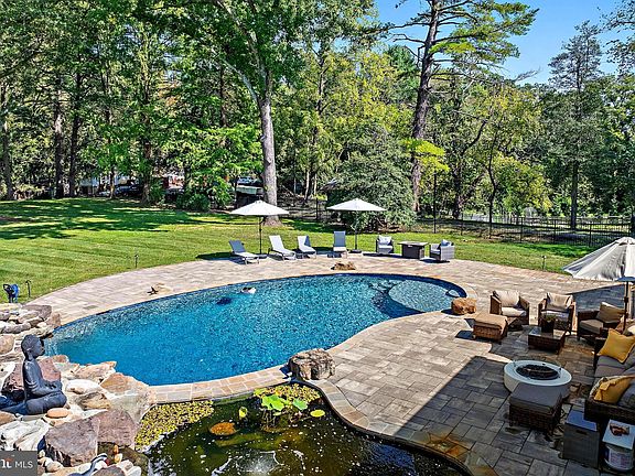 5th image of 413 W Joyce Ln