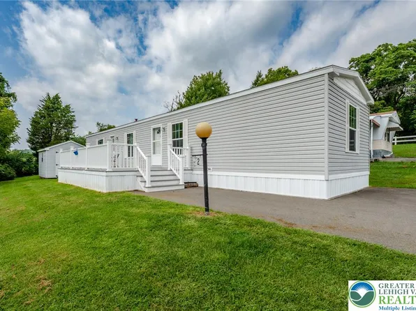 2 Chestnut Ridge Cir, Kunkletown, PA 18058