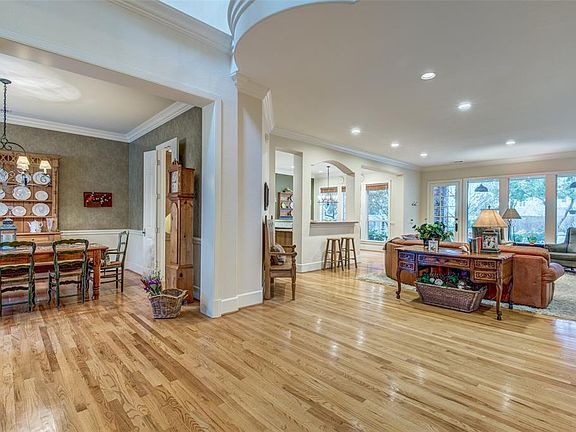 3rd image of 6910 Shoreview Dr