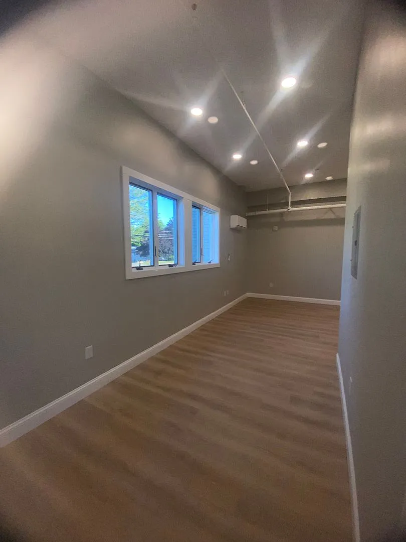 Newly Constructed Building featuring 16 Modern Apartments — Photo 3