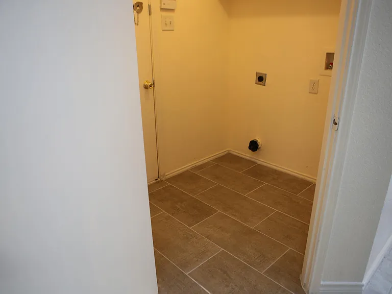 7305 Maplewood Dr — Photo 83