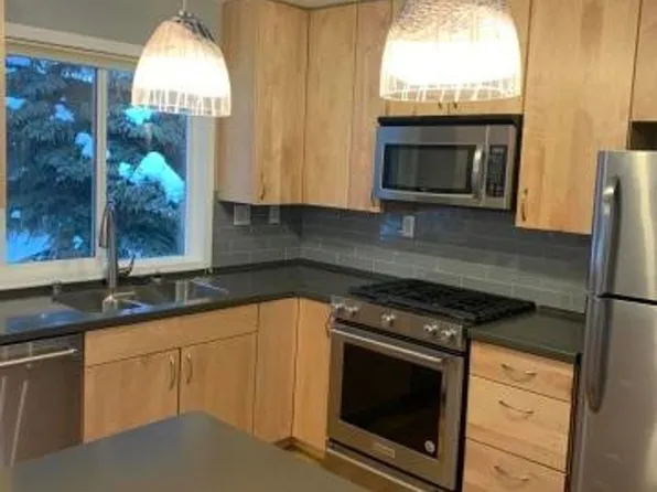 4010 Crosson Dr, Anchorage, AK 99517