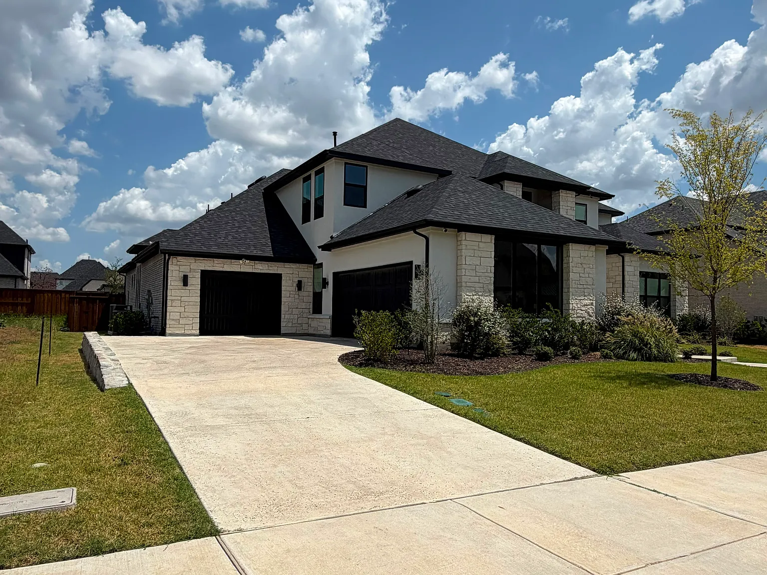 5 bed, 5905 sqft, $7,000 — Photo 2