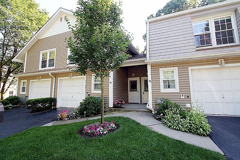 1st image of 30 Crestwood Mews