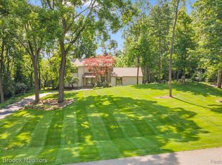 7015 Scenic Ridge Dr, Clarkston, MI 48346