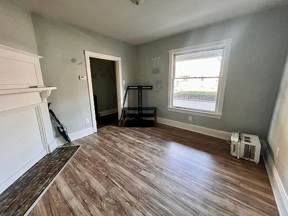 3rd image of 555 Glenwood Ave