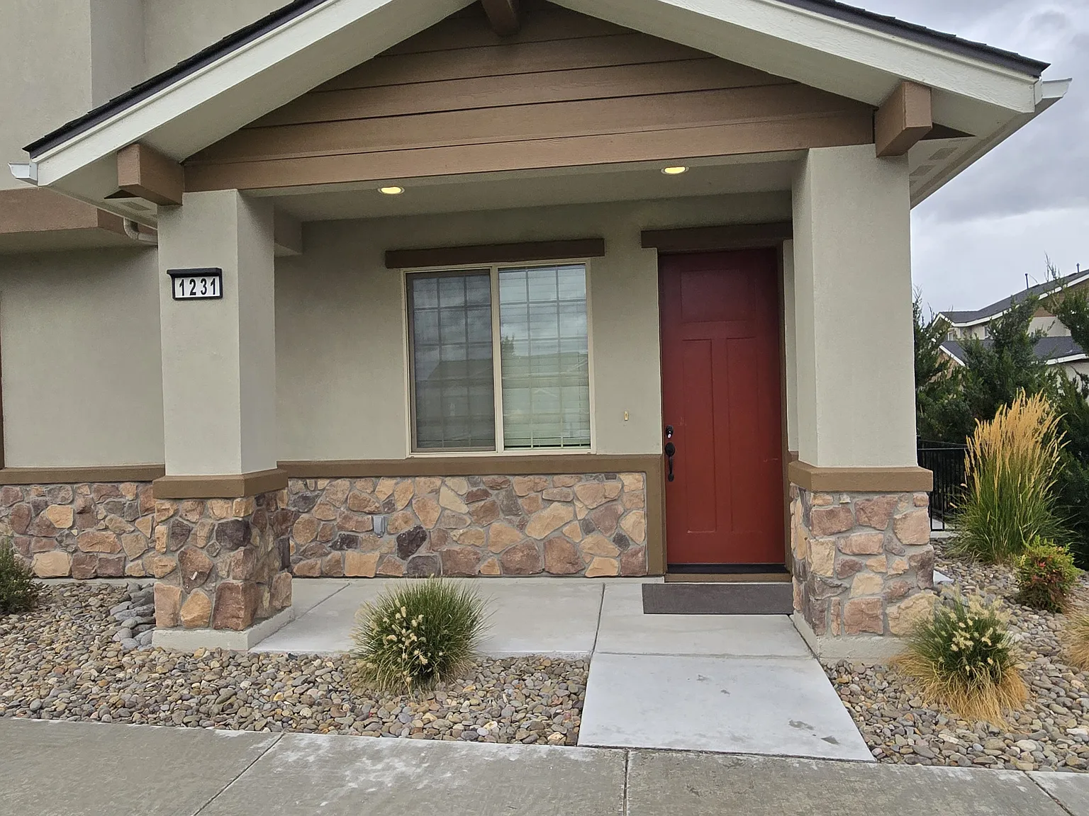 3 bed, 2.5 bath, 2420 sqft, $2,700 — Photo 2