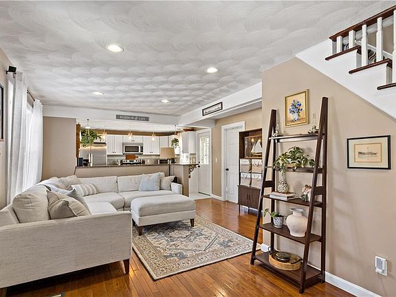 4th image of 10 Cosett Rd