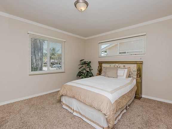 5th image of 10219 Hayvenhurst Ave