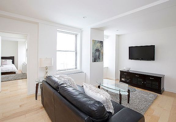 5th image of 150 W 51st St APT 1923