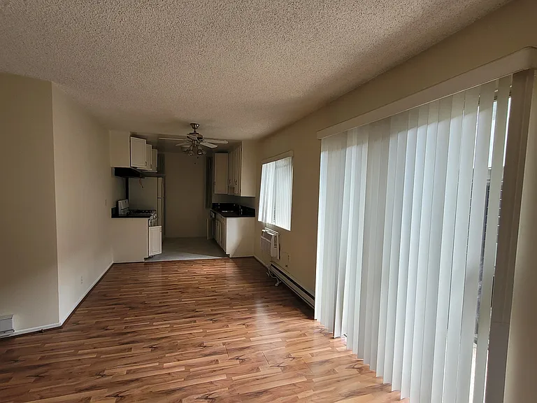Amherst Apartments — Photo 17