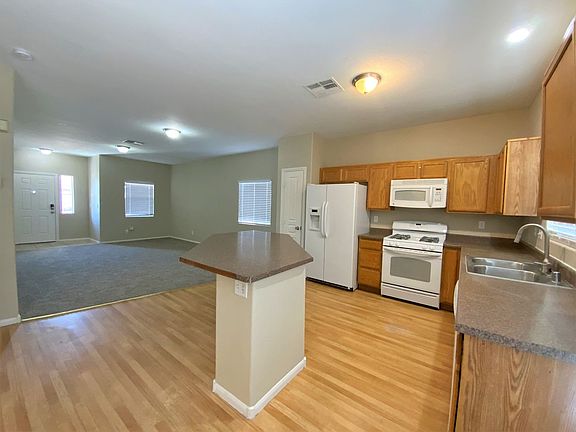 3rd image of 624 Cowboy Cross Ave
