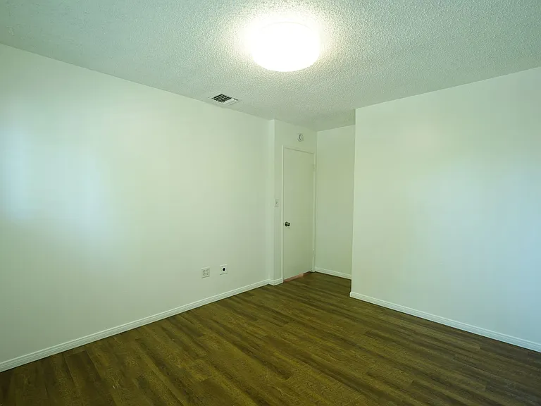 220 Lilac Ct — Photo 29