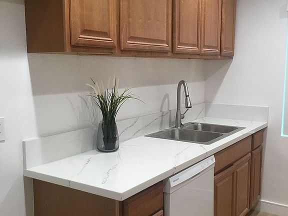 3rd image of 3521 Mentone Ave #4