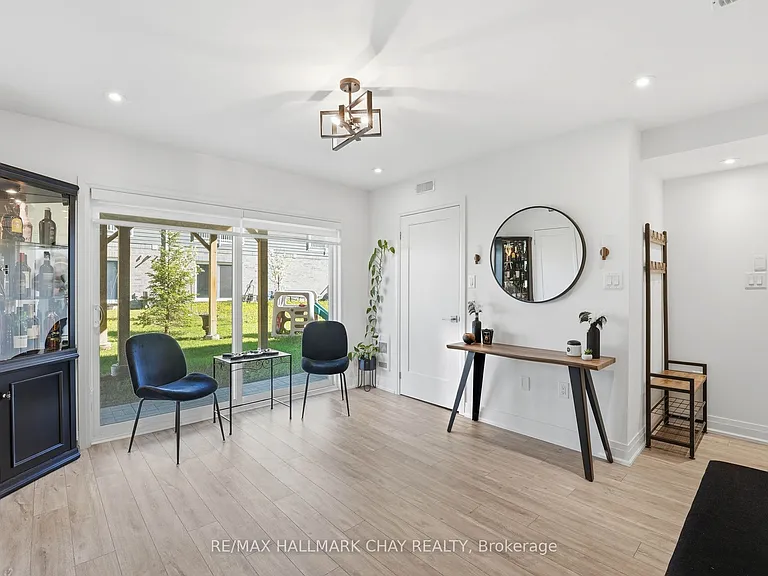 29 Shelburne Ave — Photo 2