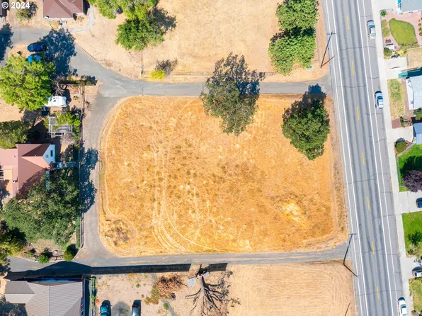 2930 W 10th St, The Dalles, OR 97058