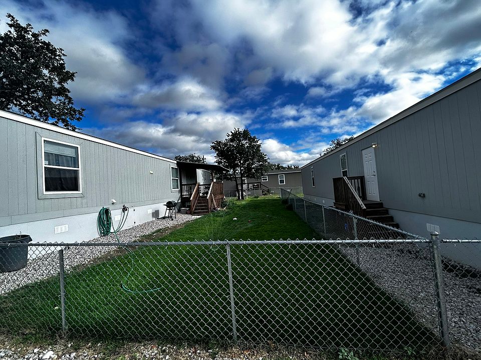 105 E Brair Dr