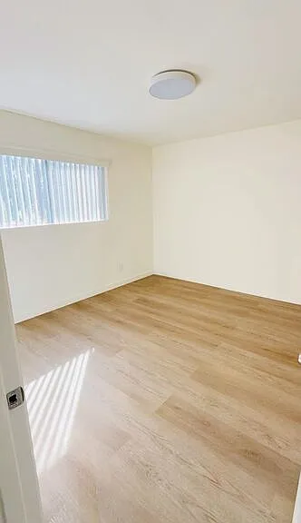1034 S Ardmore Ave #7 — Photo 3