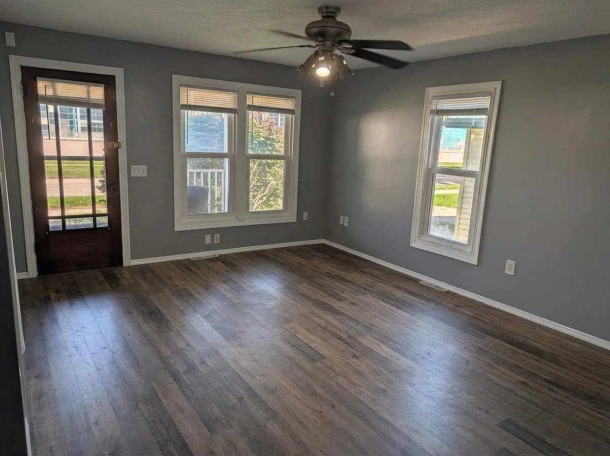3 bed, 1370 sqft, $2,000 — Photo 2
