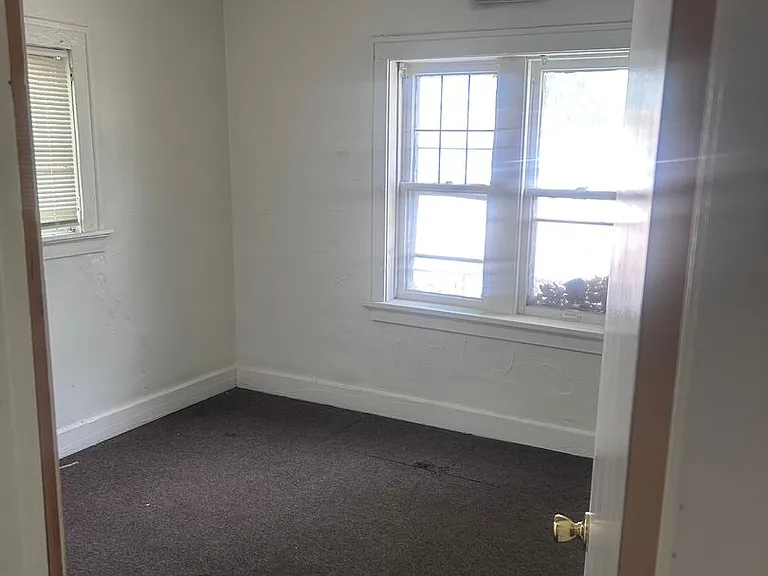 1625 W Keefe Ave — Photo 18