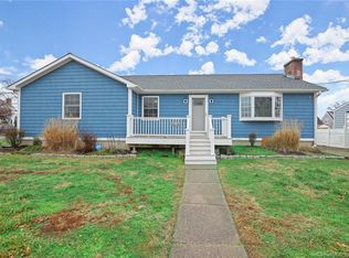 681 Thorme St, Bridgeport, CT 06606