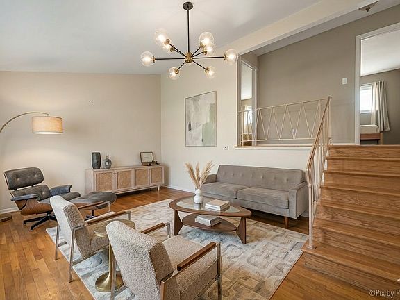 5th image of 73 W Altgeld Ave