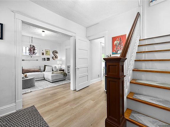 3rd image of 211 Harvard Ave