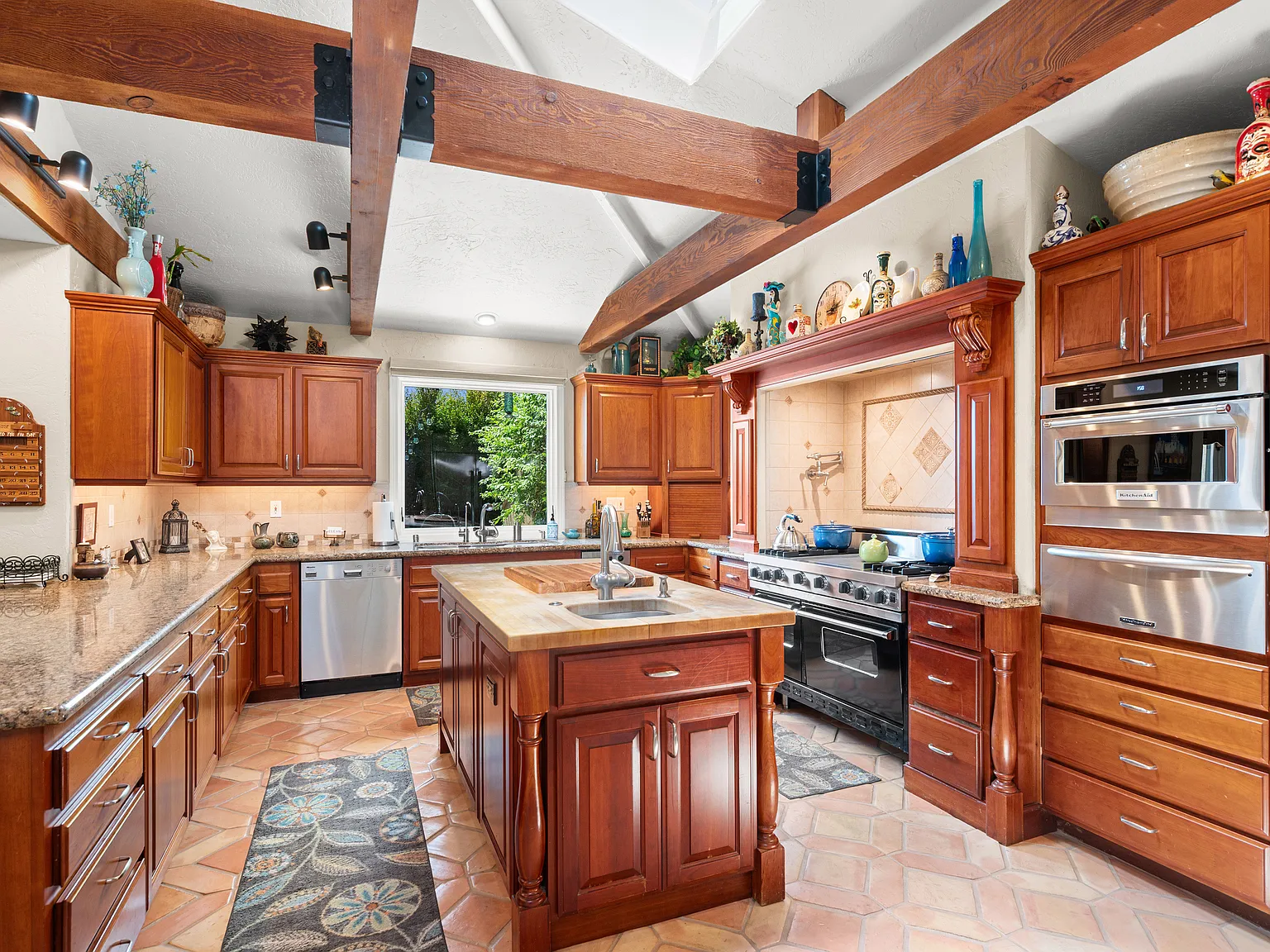 4 bed, 3.5 bath, 4079 sqft, $17,500 — Photo 4