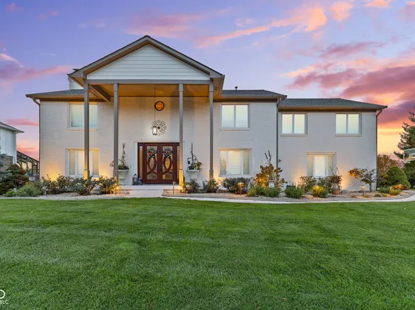 2430 Woodsway Dr, Greenwood, IN 46143