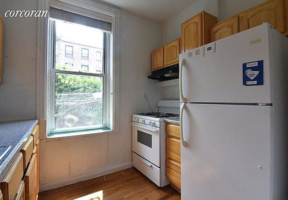 3rd image of 378 Sackett St APT 2R