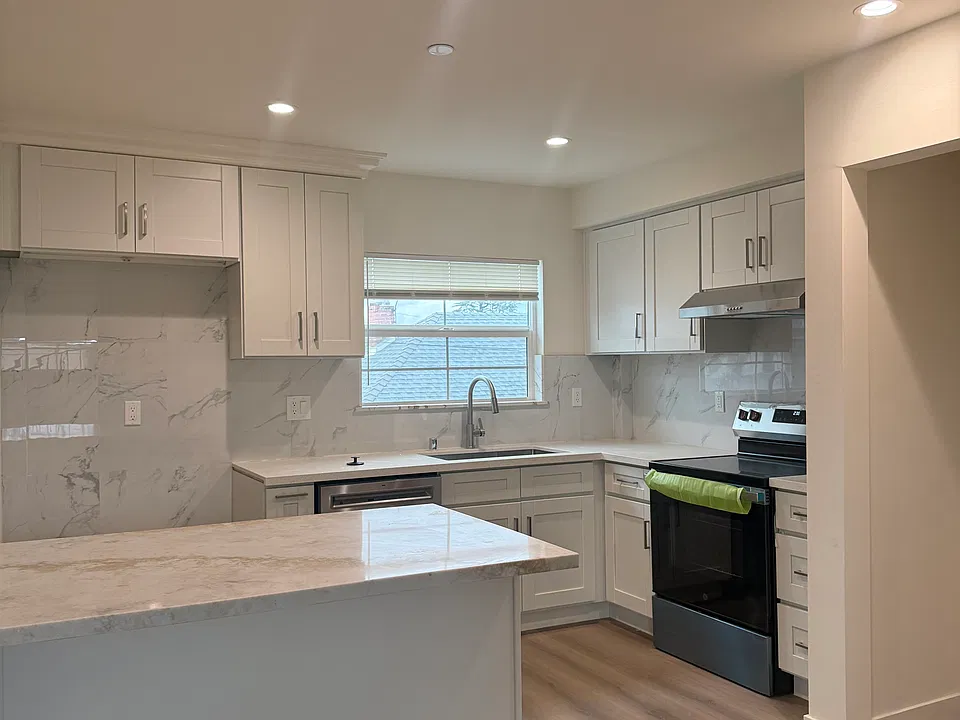 136 W Center St #C