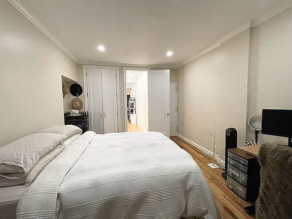 5th image of 248 W 20th St APT 3W