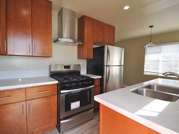 2nd image of 925 E Mendocino St