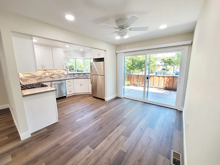 666 College Ave — Photo 2