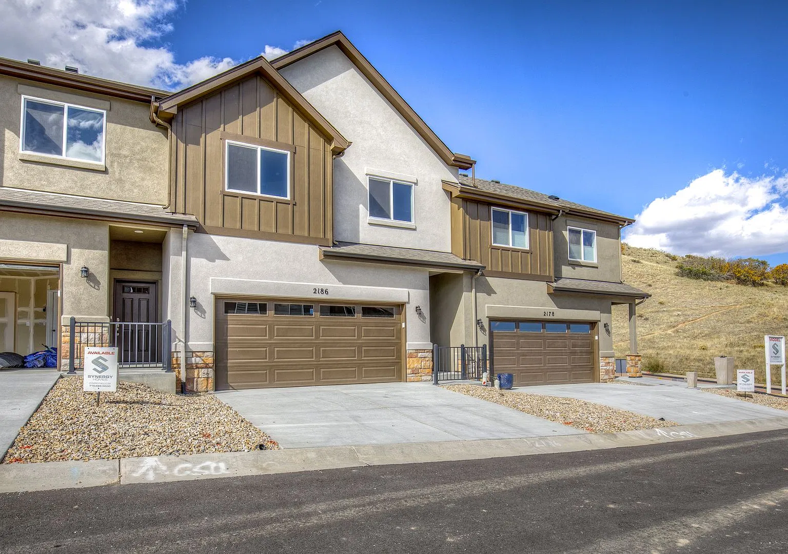 Brand New| Luxury 3-Bedroom Townhome | Stunning Views & Prime West Side Location — Photo 1
