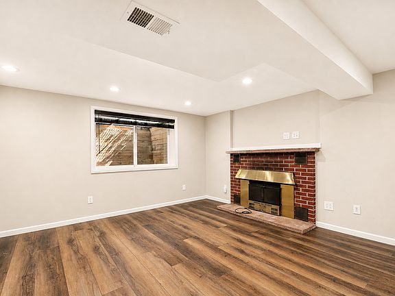 5th image of 1844 N Crestmore Ct #B
