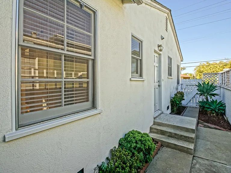 14226 Isis Ave — Photo 34