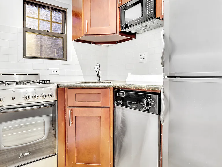 420 E 66th St #3-A — Photo 3