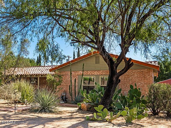 5th image of 2710 E La Cienega Dr