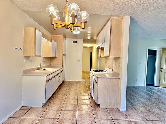 4th image of 1186 S Belhaven St #1