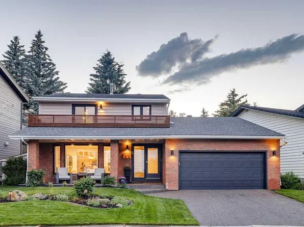 23 E Woodgrove Cres SW, Calgary, AB T2W 3Y9