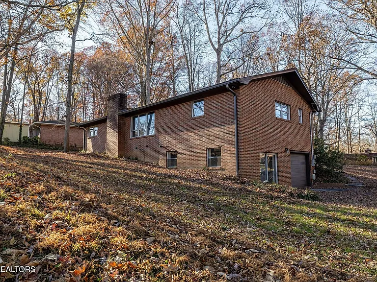 1534 McIlvaine Dr — Photo 4