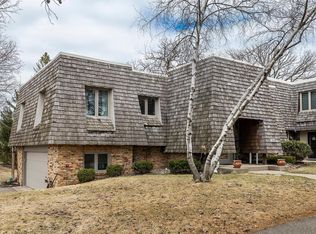 1810 Victoria Rd S, Mendota Heights, MN 55118